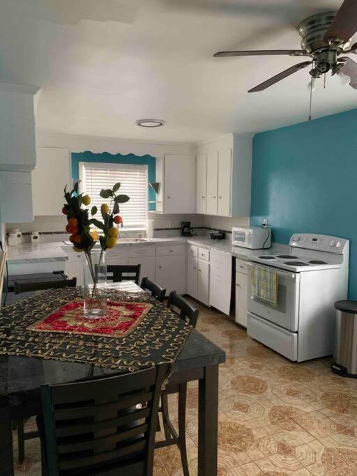 Villa Remodeled House Minutes To Falls Attractions à Niagara Falls Extérieur photo